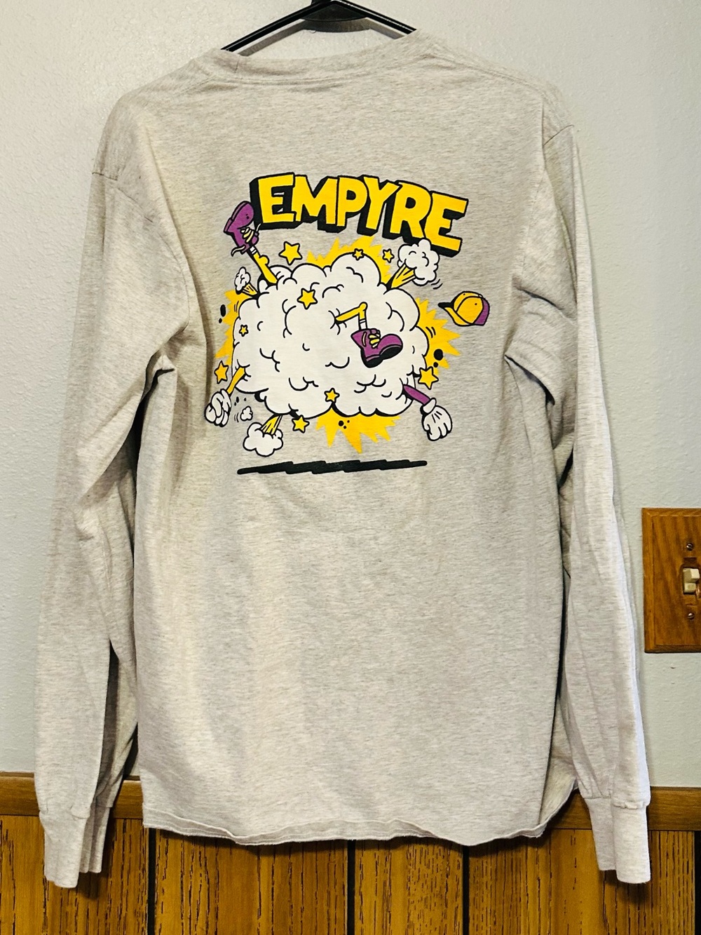 Empyre men size MEDIUM Long Sleeve Tee in Light Gray - Picture 3 of 4
